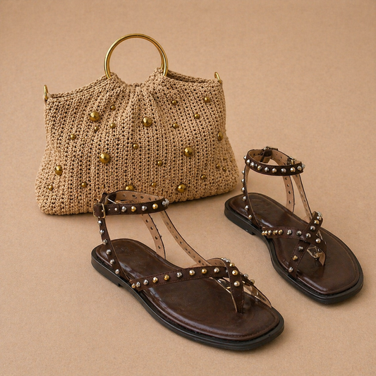 Sandalia tachas plana