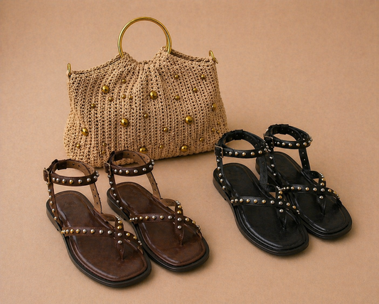 Sandalia tachas plana