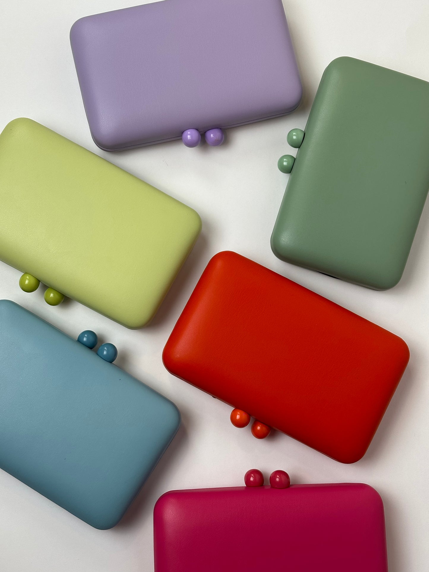 Clutch bolitas cierre