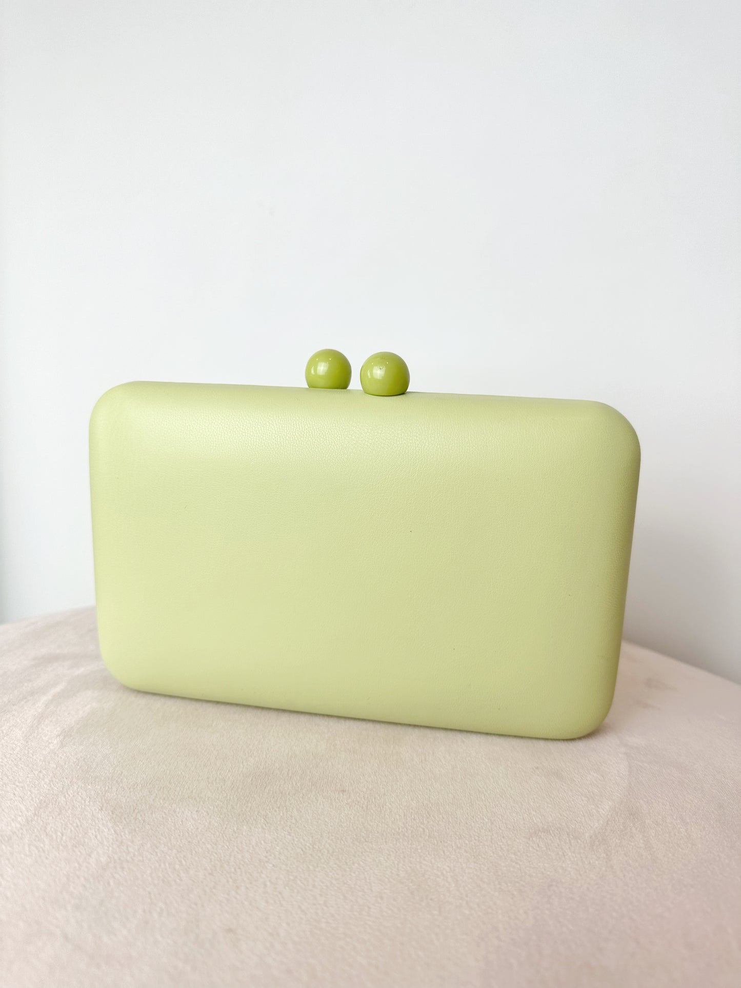 Clutch bolitas cierre