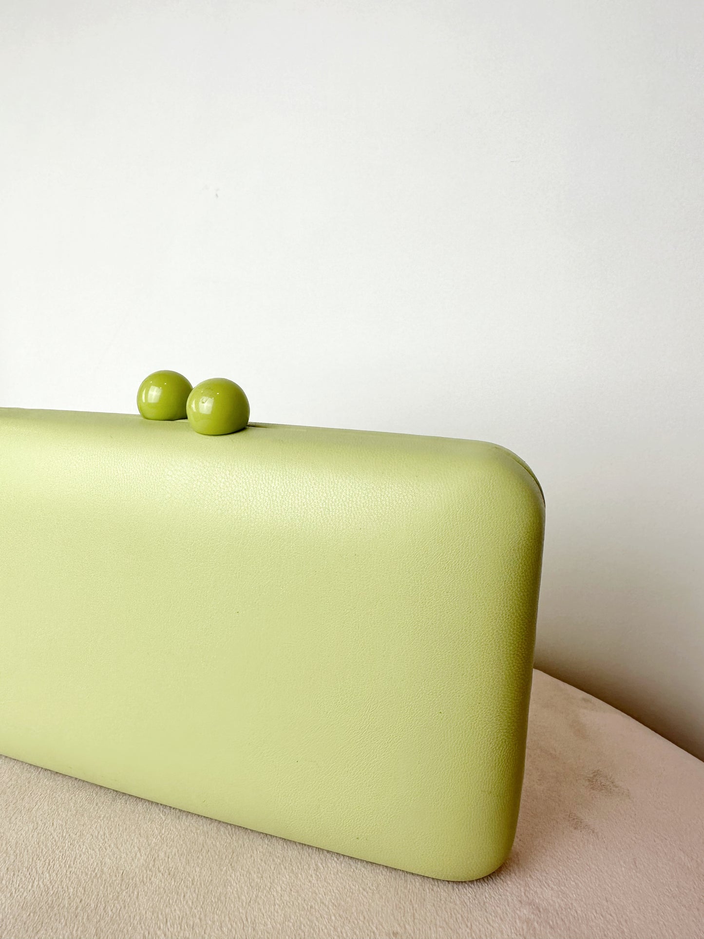 Clutch bolitas cierre